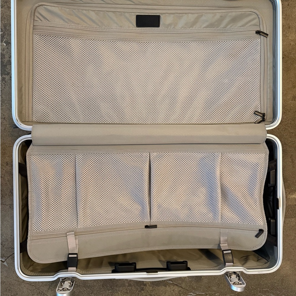 Monos Trunk Silver Hard Shell Suitcase